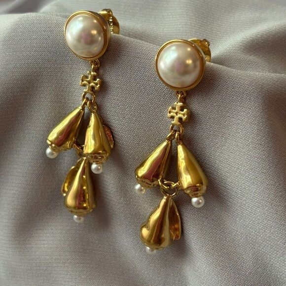 NWOT. Tory Burch Poetry of thing chandelier pearl Dangle Earrings - Picture 4 of 6
